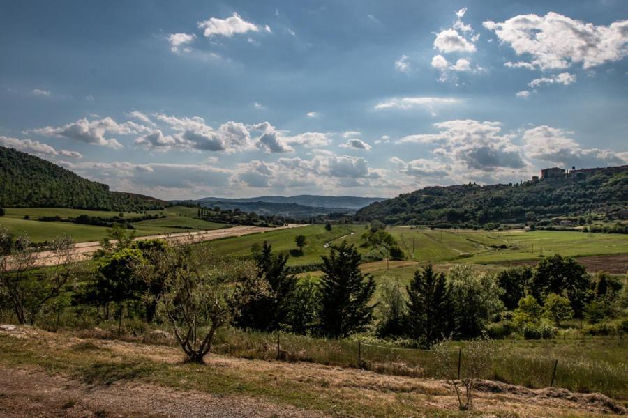 Montegabbione Il Colombaio Agriturismo מראה חיצוני תמונה